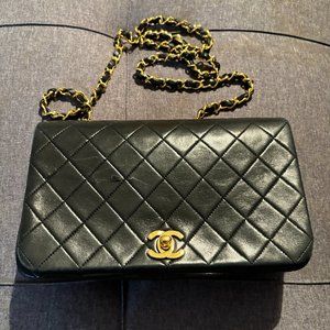 CHANEL Vintage black flap bag Caviar